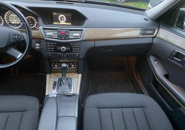 Mercedes-Benz Klasa E cena 46900 przebieg: 132000, rok produkcji 2010 z Turek małe 137